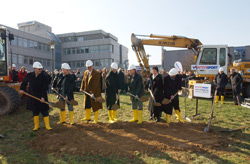 1-spatenstich.jpg (22218 Byte)